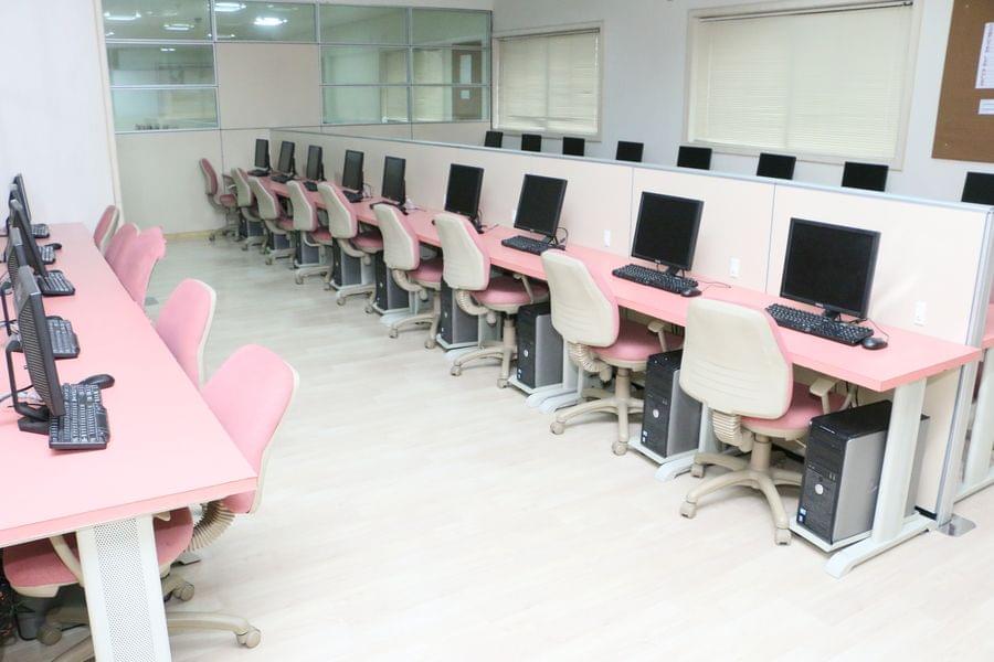 Atmiya Institute of Science and Technology for Diploma Studies, Atmiya University Rajkot Computer Lab photo 9